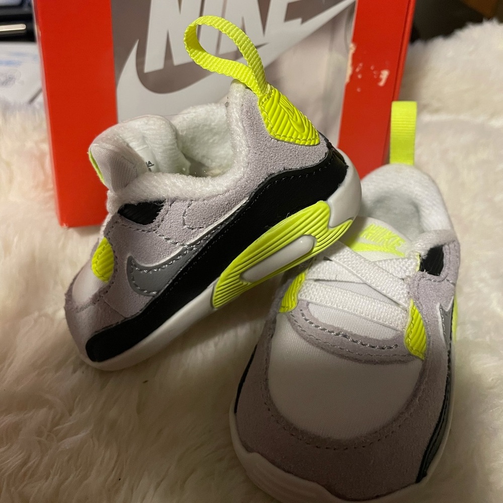 Nike Max 90 Crib, size 2c